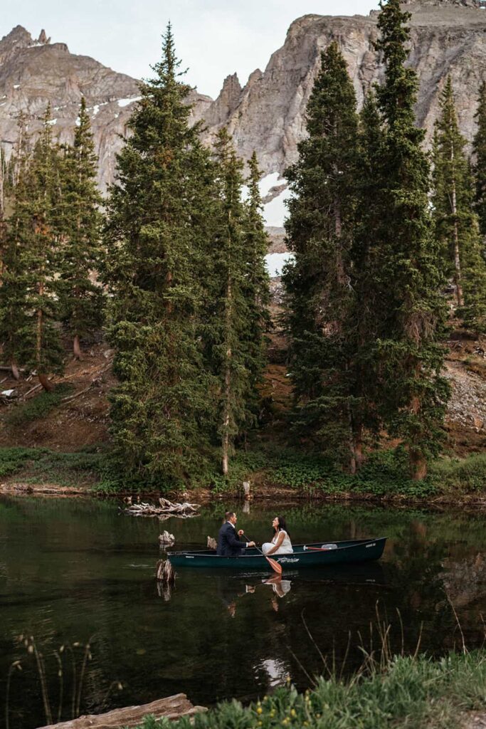 couple in canoe at Telluride elopement