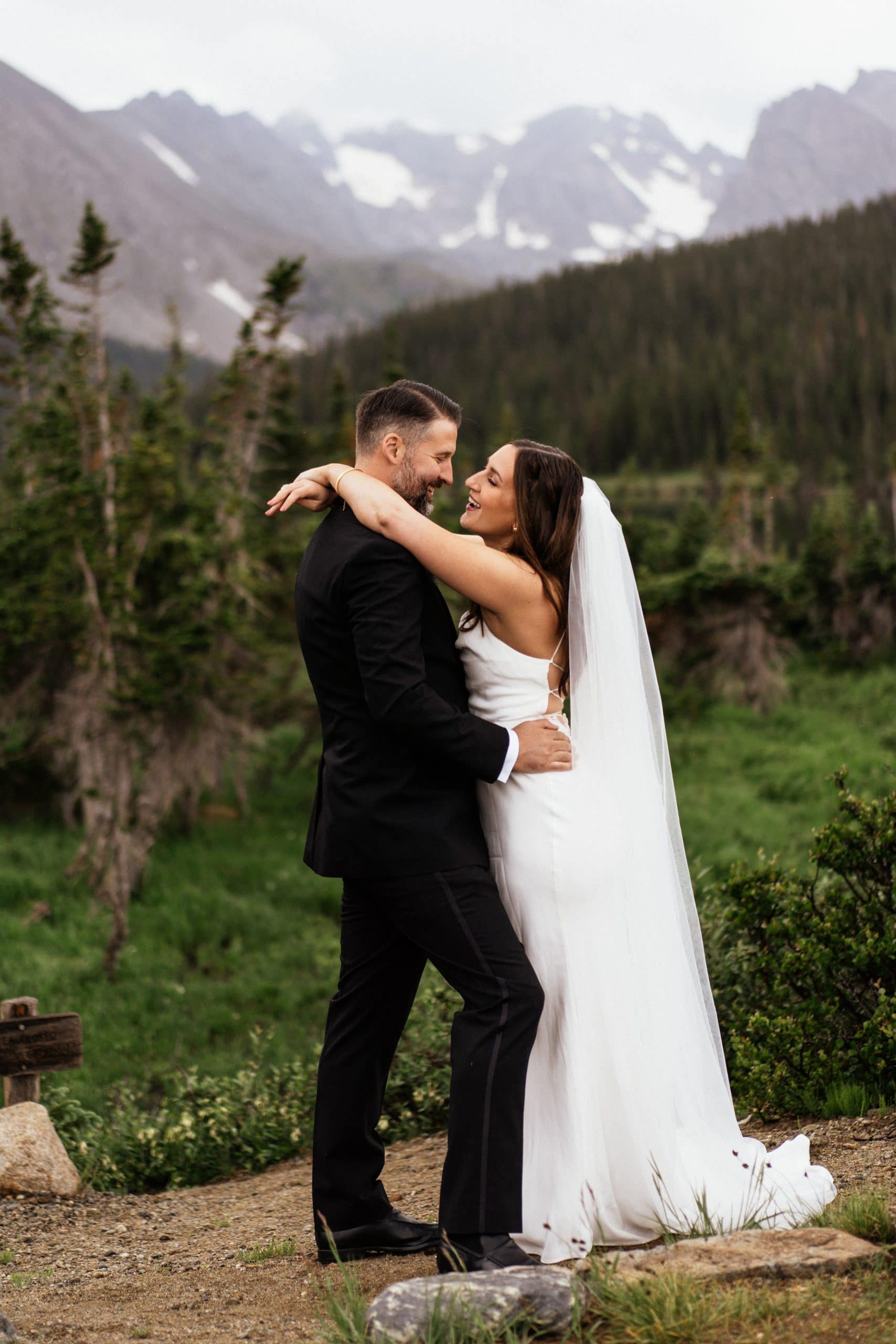 Couple getting married in Indian peaks wilderness in colorado